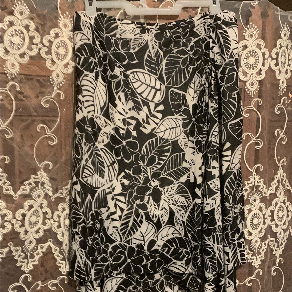 Emma James Monochrome Leaf Print‎ Skirt
